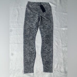 Greyson WOLF SCALES JACQUARD
LUNA LEGGING.